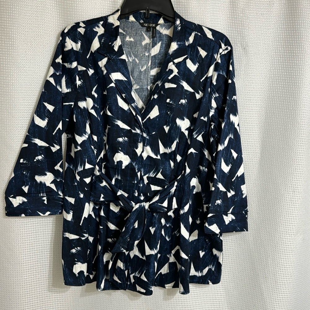 NIC+ZOE Navy and White Abstract Wrap Top Size Large